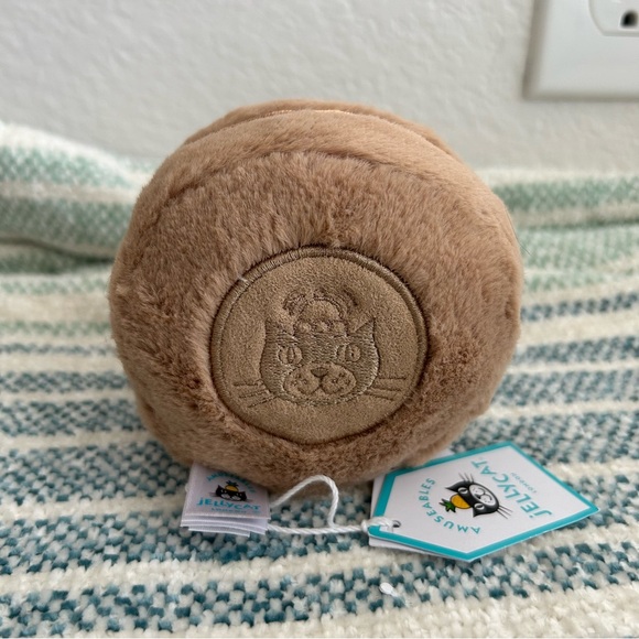 Jellycat Amuseables Mona Macaron - Picture 5 of 6